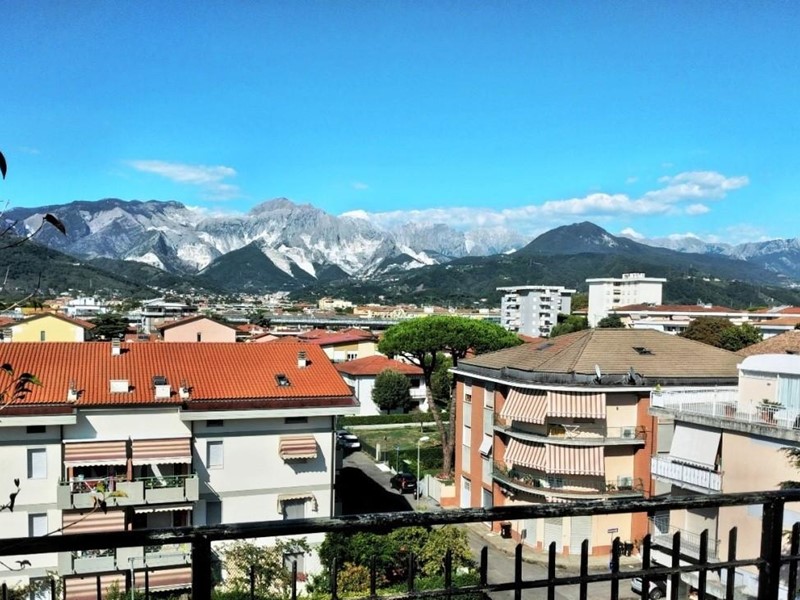 Appartamento in Vendita a Carrara, zona Marina di Carrara, 360'000&euro;, 180 m², con Box