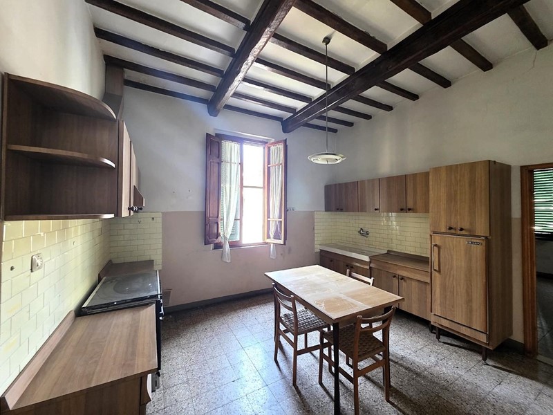 Quadrilocale in Vendita a Fucecchio, 80'000&euro;, 80 m², arredato, con Box