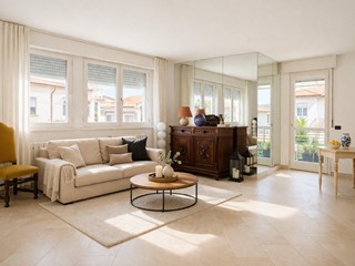 Attico in Vendita a Camaiore, zona Lido di Camaiore, 690'000&euro;, 120 m², arredato