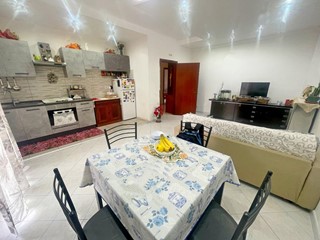 Trilocale in Vendita a Poggibonsi, 168'000&euro;, 90 m², con Box