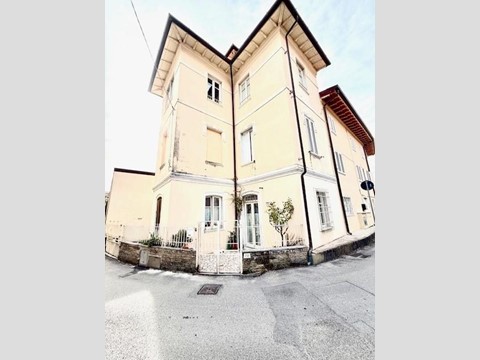 Quadrilocale in Vendita a Pietrasanta, 350'000&euro;, 66 m²