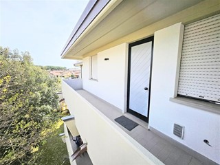 Quadrilocale in Vendita a Massa, zona Ronchi, 253'000&euro;, 75 m², arredato