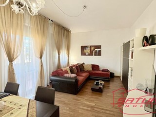 Appartamento in Vendita a Lucca, zona Sant'Anna, 268'000&euro;, 110 m², arredato, con Box