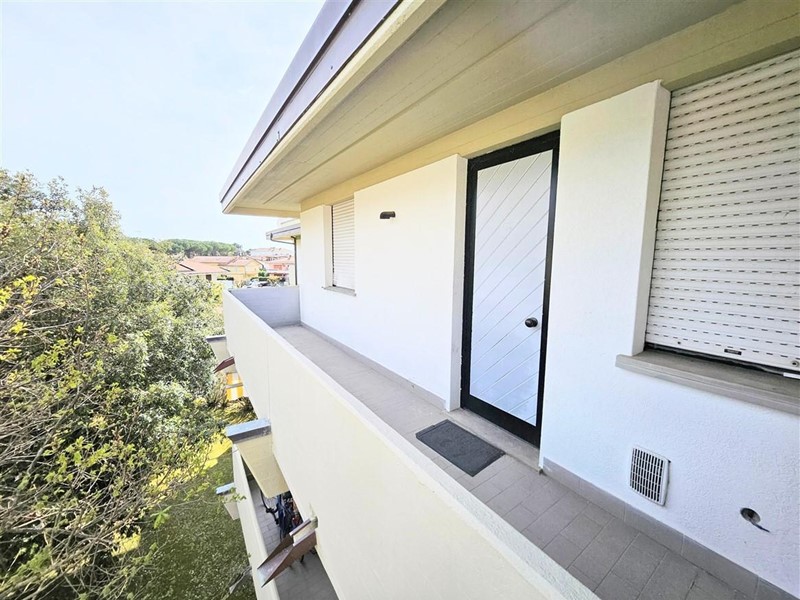 Quadrilocale in Vendita a Massa, zona Ronchi, 253'000&euro;, 75 m², arredato