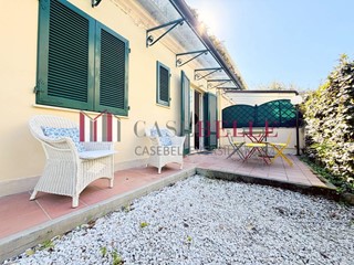 Quadrilocale in Affitto a Pietrasanta, zona Focette, 9'000&euro;, 70 m², arredato