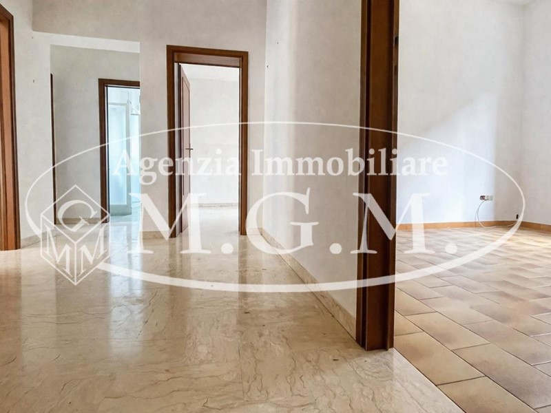 Appartamento in Vendita a Pontedera, 145'000&euro;, 90 m², con Box