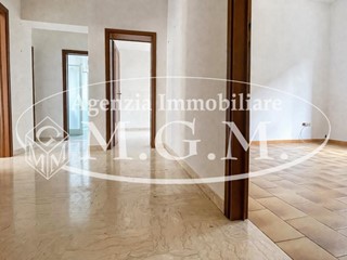 Appartamento in Vendita a Pontedera, 145'000&euro;, 90 m², con Box