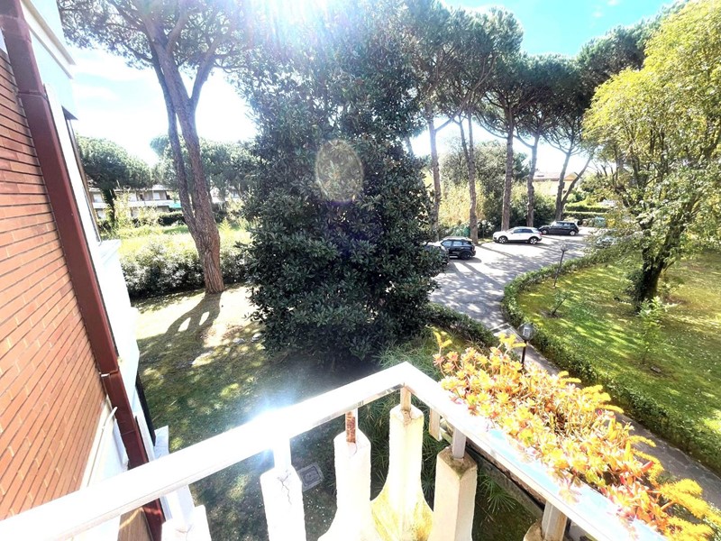 Trilocale in Vendita a Massa, zona Ronchi, 340'000&euro;, 84 m², arredato, con Box