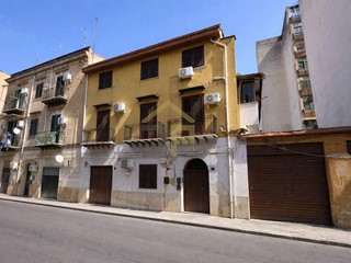 Appartamento in Vendita a Palermo, 148'000&euro;, 161 m²
