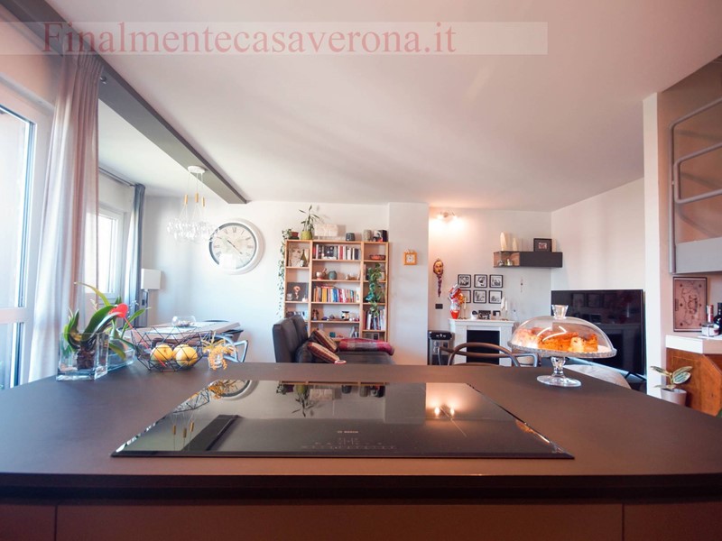 Appartamento in Vendita a Verona, 330'000&euro;, 210 m²