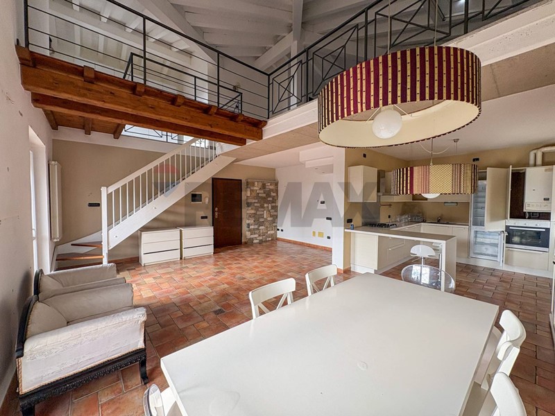 Trilocale in Vendita a Saltrio, 239'000&euro;, 108 m²