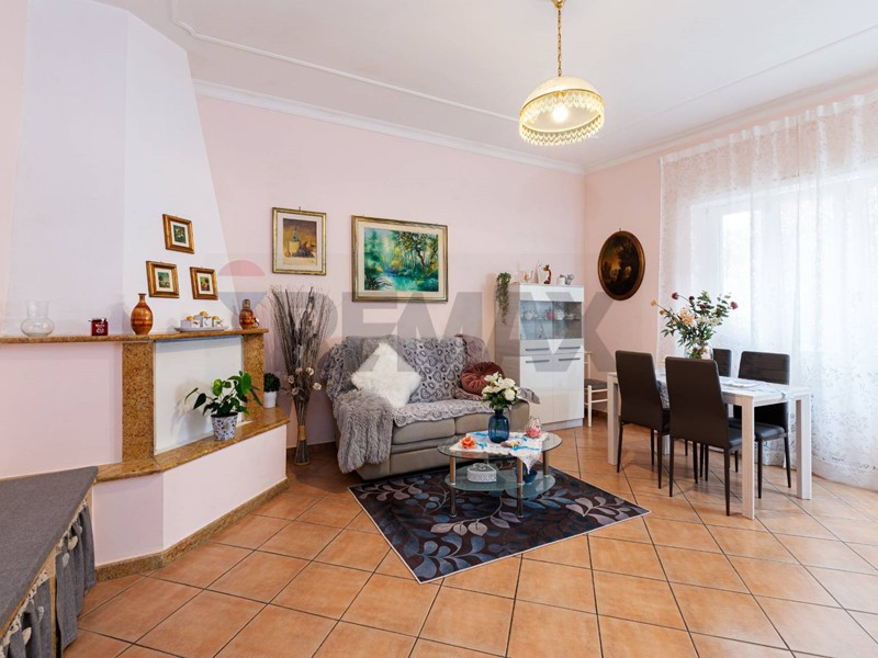 Trilocale in Vendita a Mentana, 150'000&euro;, 90 m²