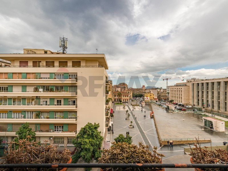 Appartamento in Vendita a Palermo, 315'000&euro;, 179 m²