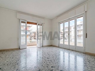 Appartamento in Vendita a Palermo, 310'000&euro;, 177 m²