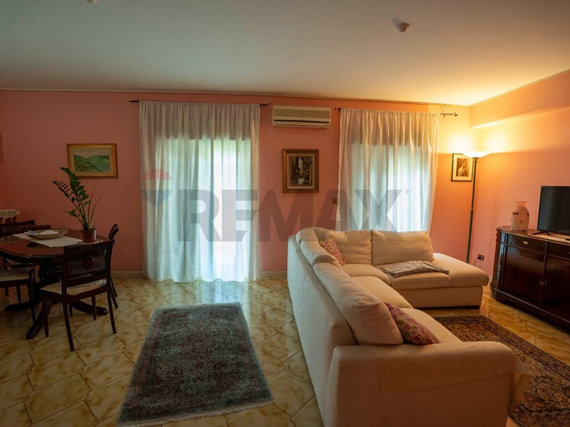 Appartamento in Vendita a Catania, 78'000&euro;, 100 m²