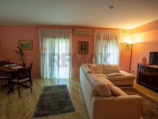 Appartamento in Vendita a Catania, 78'000&euro;, 100 m²