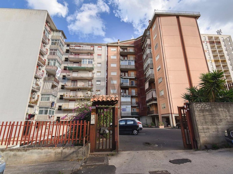 Appartamento in Vendita a Catania, 145'000&euro;, 145 m²