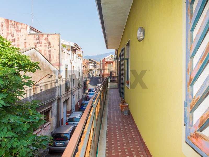 Appartamento in Vendita a San Giovanni la Punta, 105'000&euro;, 161 m²