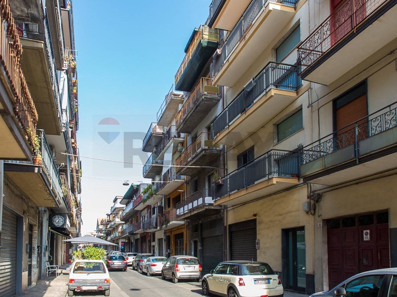 Appartamento in Vendita a Paternò, 100'000&euro;, 170 m²