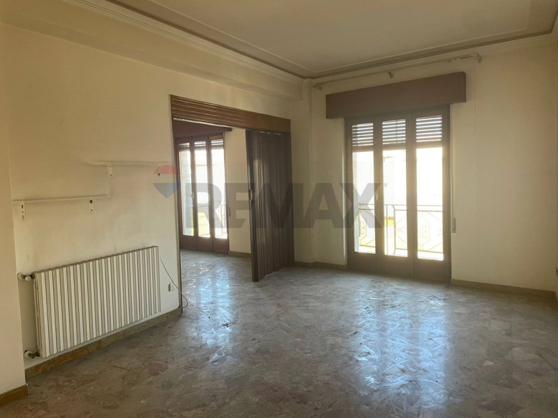 Appartamento in Vendita a Paternò, 55'000&euro;, 137 m²