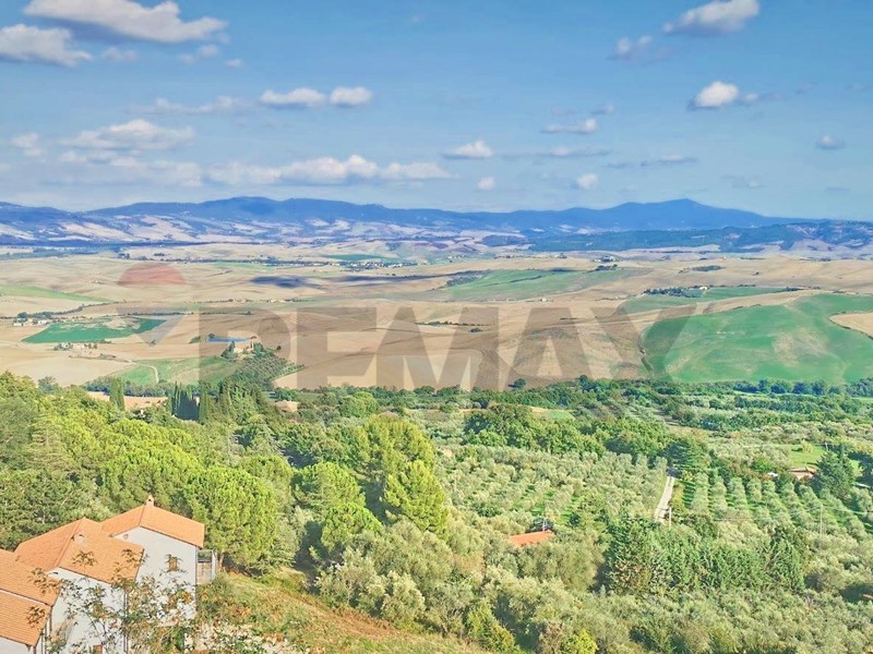 Appartamento in Vendita a Castiglione d'Orcia, 125'000&euro;, 140 m²