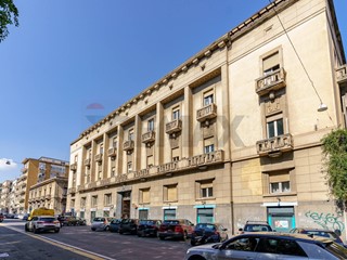 Appartamento in Vendita a Catania, 550'000&euro;, 210 m²