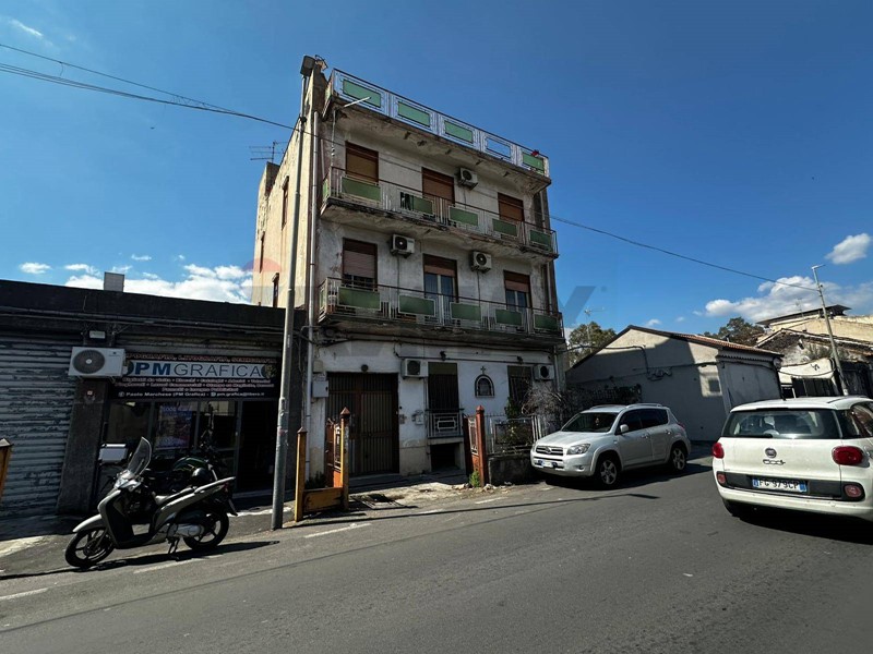 Quadrilocale in Vendita a Catania, 95'000&euro;, 103 m²
