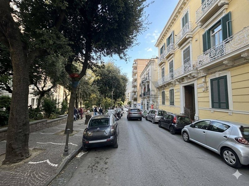 Quadrilocale in Affitto a Napoli, 1'000&euro;, 98 m²