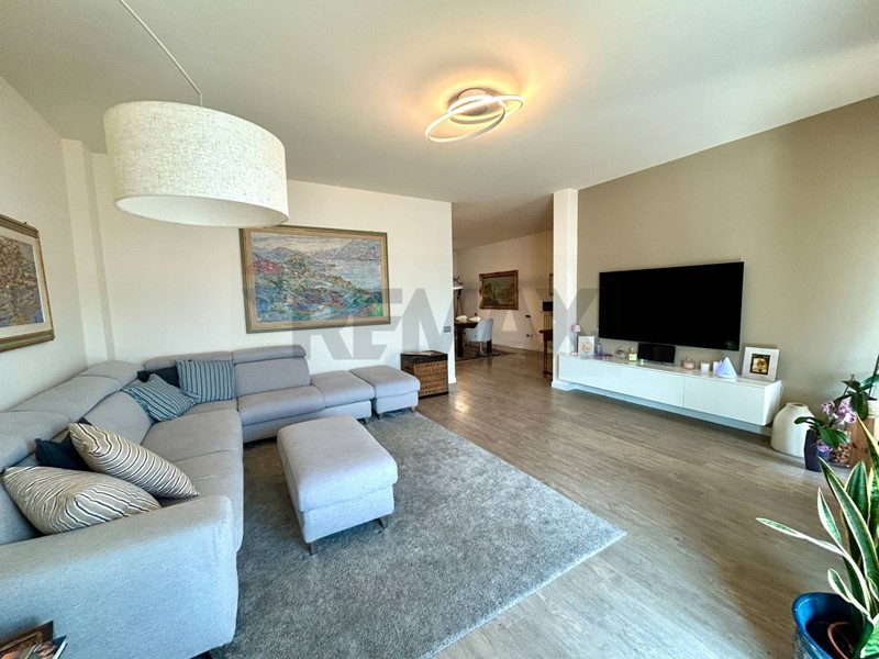 Quadrilocale in Vendita a Lovere, 295'000&euro;, 145 m²