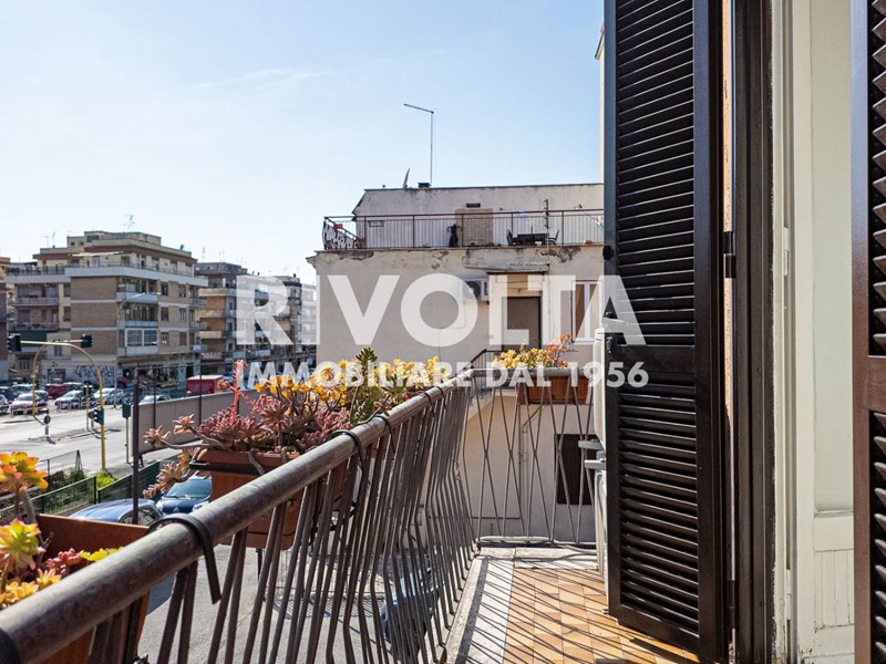 Bilocale in Vendita a Roma, 190'000&euro;, 70 m²