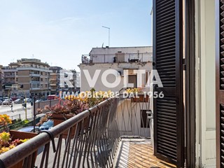Bilocale in Vendita a Roma, 190'000&euro;, 70 m²