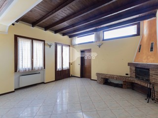 Appartamento in Vendita a Ghedi, 148'000&euro;, 125 m²