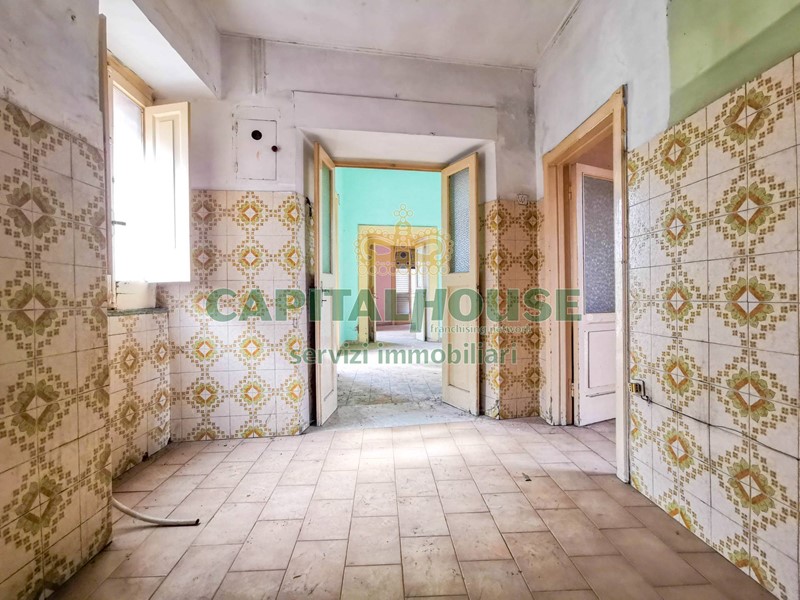 Quadrilocale in Vendita a San Prisco, 44'000&euro;, 114 m²