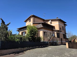 Trilocale in Vendita a Torrevecchia Pia, 138'000&euro;, 130 m²
