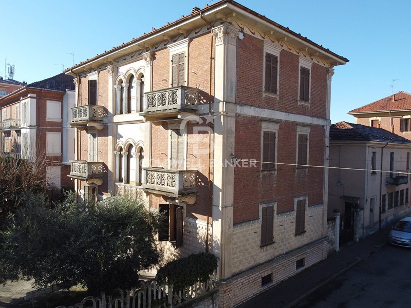 Appartamento in Vendita a Valenza, 220'000&euro;, 700 m²
