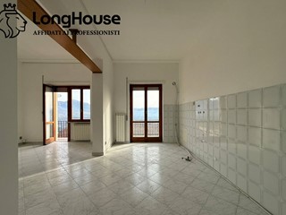 Trilocale in Vendita a Guidonia Montecelio, 149'000&euro;, 110 m²