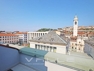 Attico in Affitto a Bergamo, 4'000&euro;, 227 m²