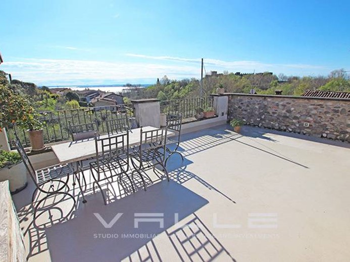 Attico in Vendita a Padenghe sul Garda, 550'000&euro;, 148 m²