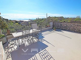 Attico in Vendita a Padenghe sul Garda, 550'000&euro;, 148 m²