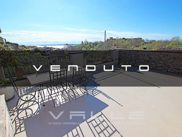 Attico in Vendita a Padenghe sul Garda, 550'000&euro;, 148 m²