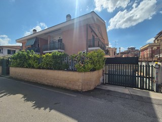 Trilocale in Vendita a Roma, 189'000&euro;, 85 m²