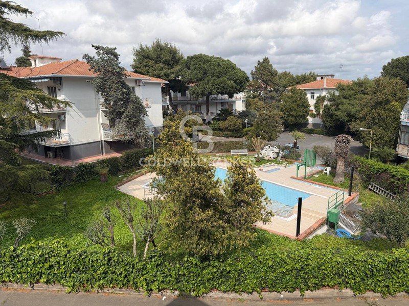 Appartamento in Affitto a Catania, 1'300&euro;, 171 m²