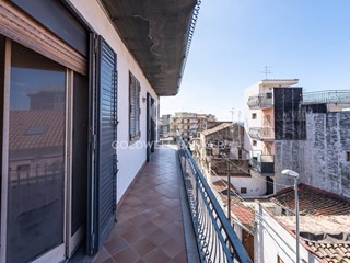 Appartamento in Vendita a Acireale, 128'000&euro;, 179 m²