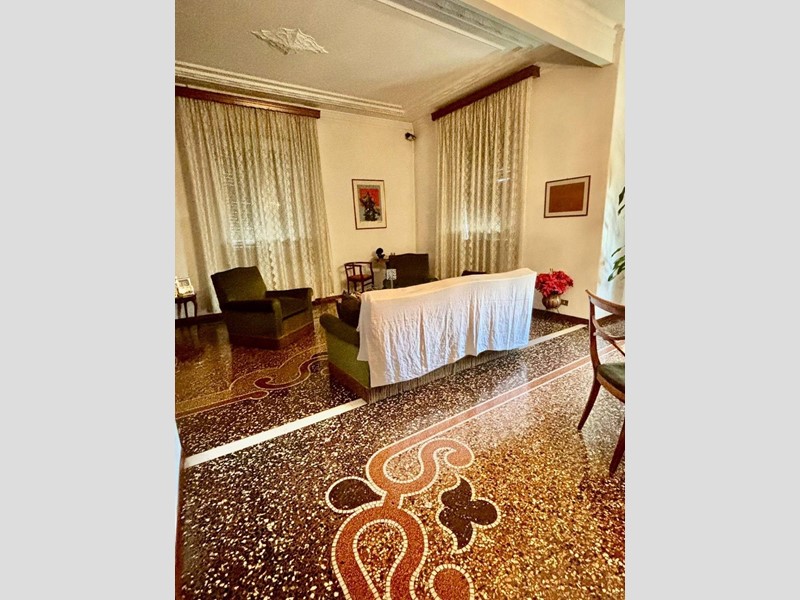 Appartamento in Vendita a Genova, 139'000&euro;, 140 m²