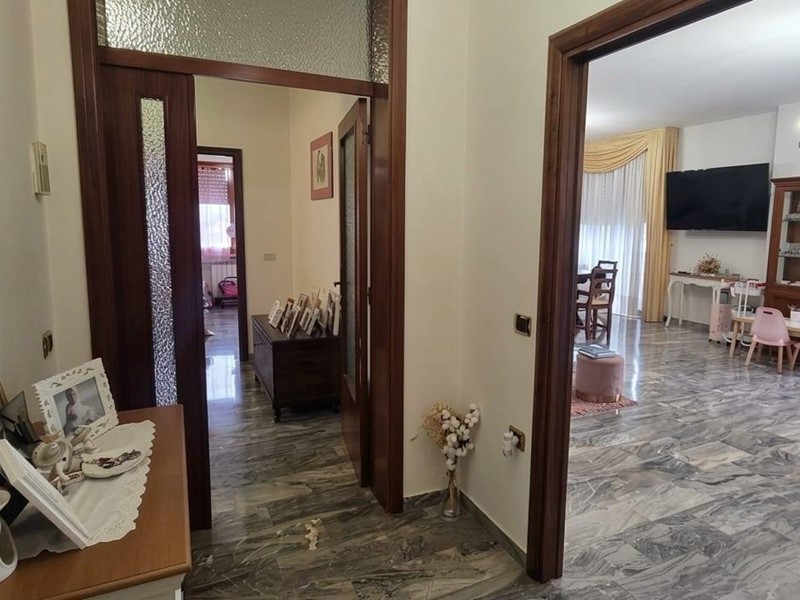 Appartamento in Vendita a Bellante, 98'000&euro;, 181 m²