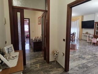 Appartamento in Vendita a Bellante, 98'000&euro;, 181 m²