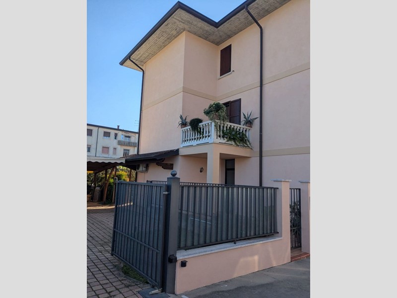 Quadrilocale in Vendita a Rezzato, 238'000&euro;, 105 m²