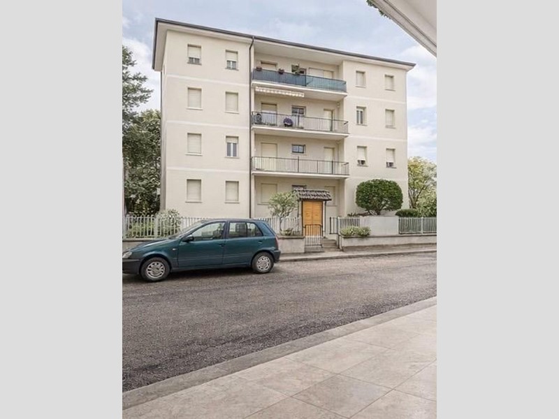 Appartamento in Vendita a Tolentino, 84'000&euro;, 110 m²