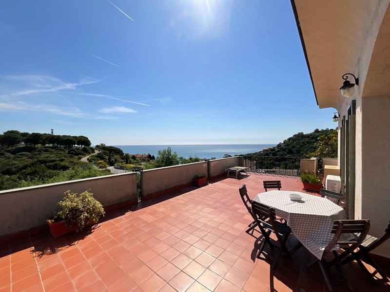 Quadrilocale in Vendita a Spotorno, 600'000&euro;, 150 m²