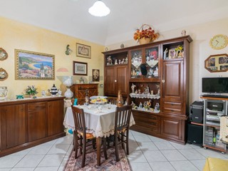 Quadrilocale in Vendita a Catania, 65'000&euro;, 94 m²